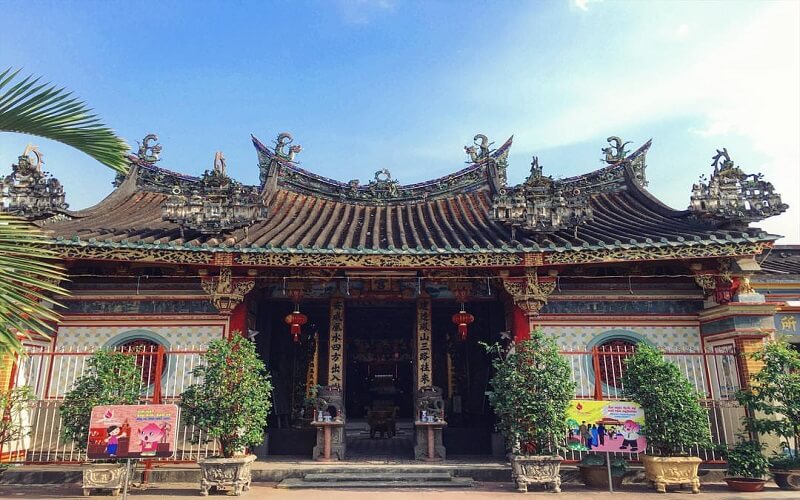 Chùa Kiến An Cung hay còn gọi là chùa Ông Quách