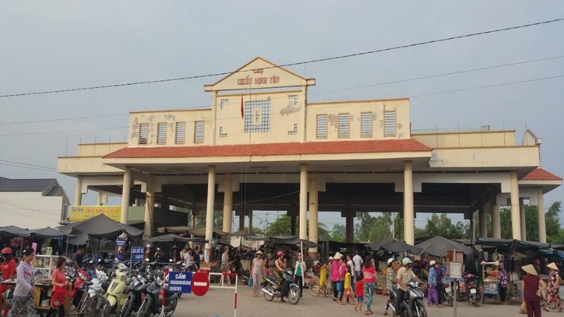 Chợ Chiếu Định Yên