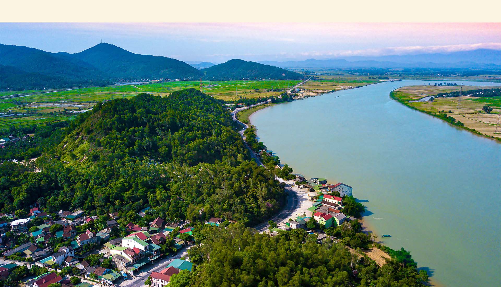 Danh thắng Núi Hồng, sông La Hà Tĩnh