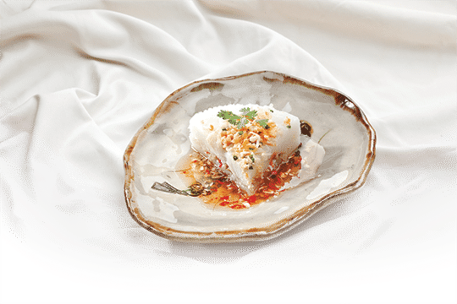 Bánh đúc mặn Cần Thơ lôi cuốn bởi sự hòa quyện giữa vị mềm, mặn, béo và thơm đặc trưng